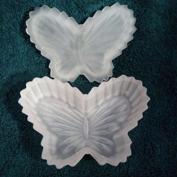 Vintage Satin Glass Butterfly Trinket - Picture 4 of 5